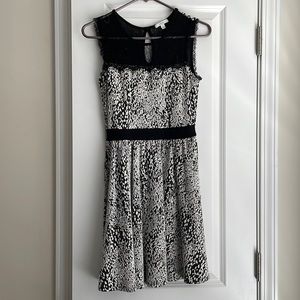 Soprano white/black dress